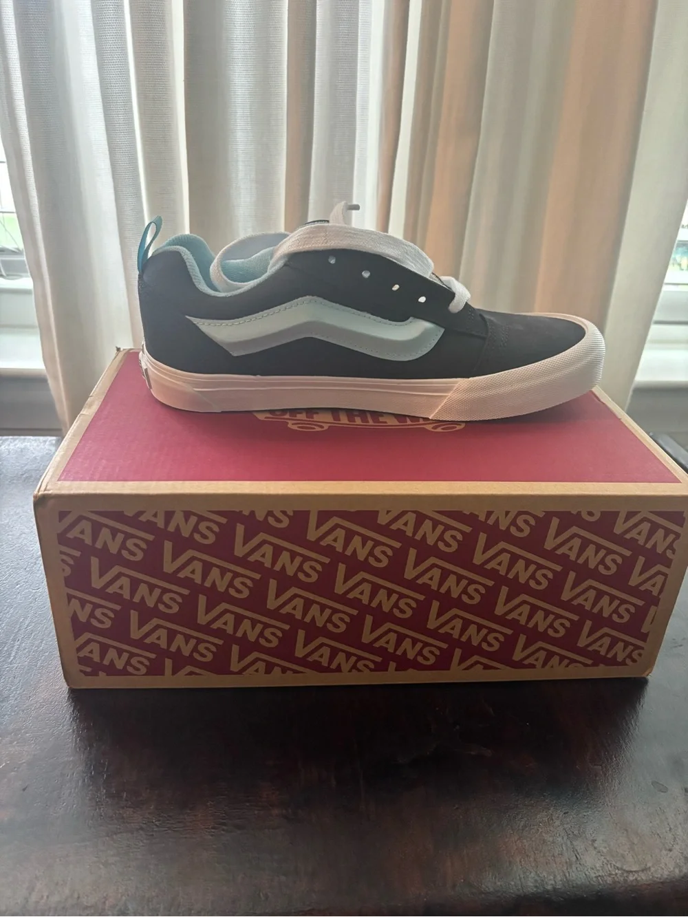 Vans youth or women’s navy blue, light blue, White Low-Top Skate Shoes Knu Skool